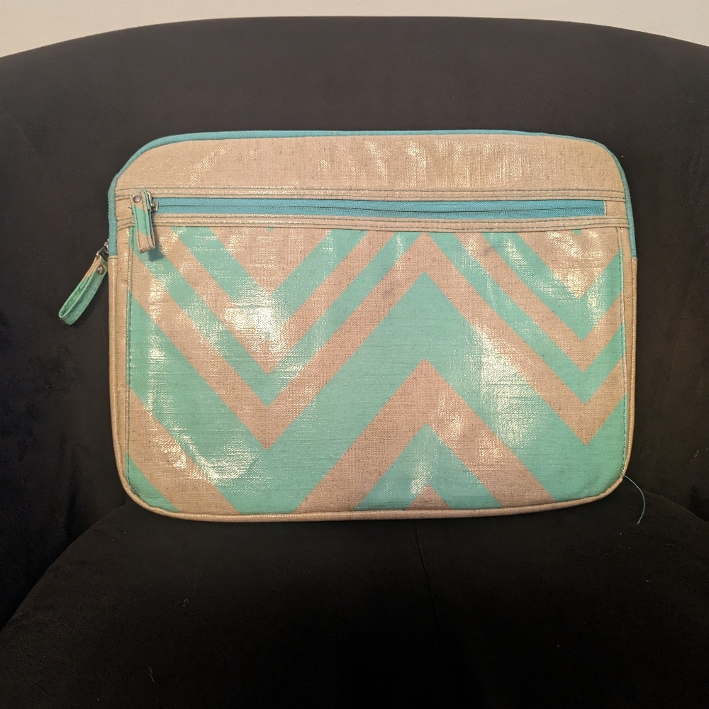 Chevron print Laptop/Chromebook sleeve case.